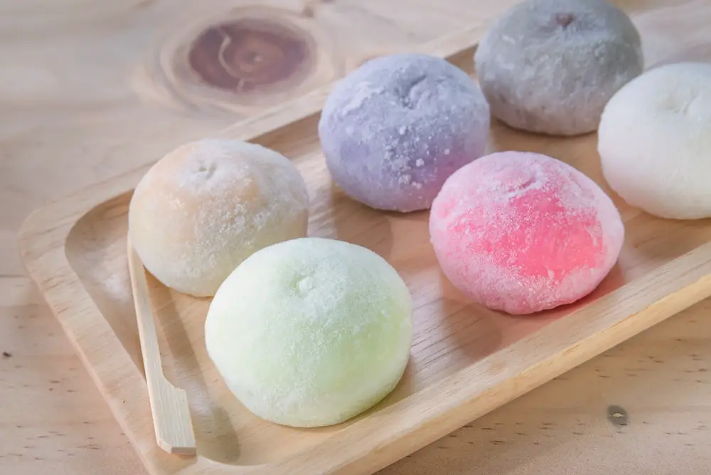 six colorful mochis - outside layer of mochi