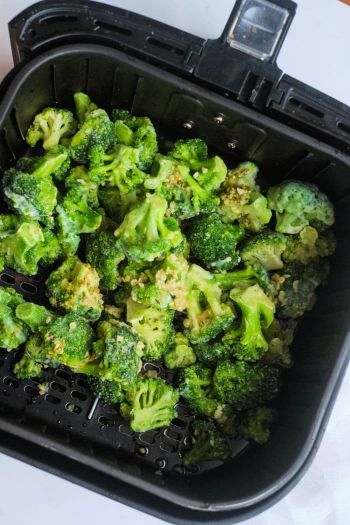 Frozen-Broccoli-in an air-fryer